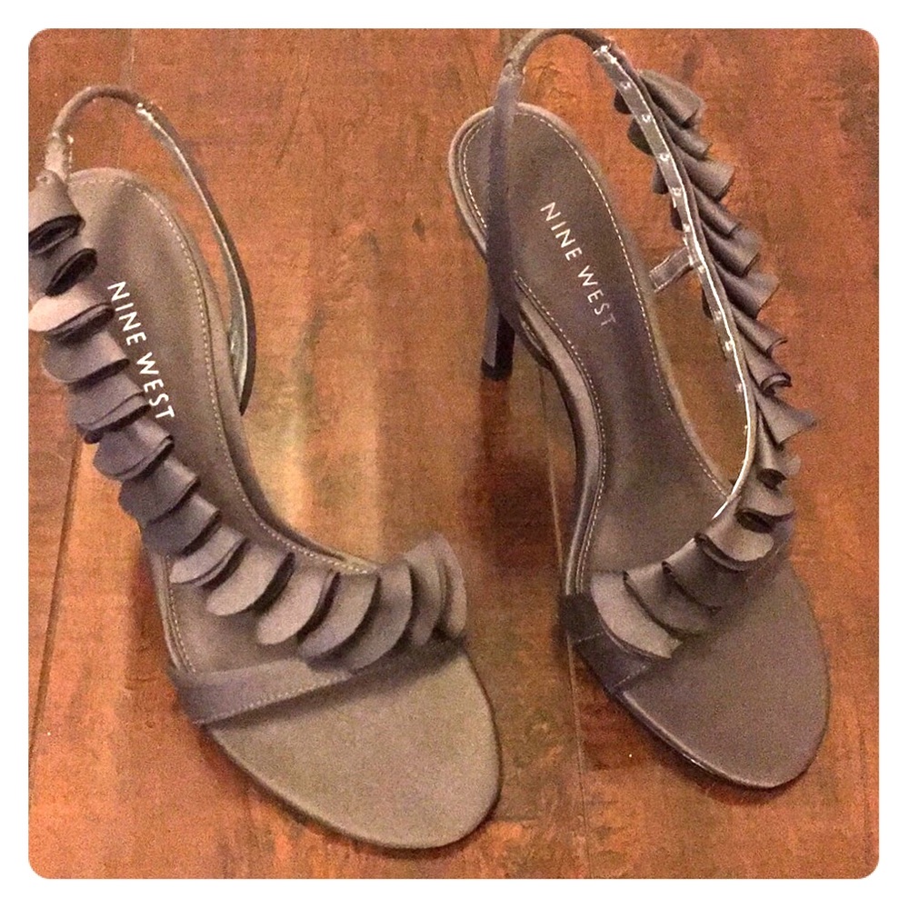 New Nine West size 6M Steel Grey Heels